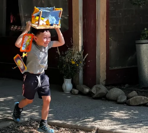 élève allant de la maternelle à l'école primaire